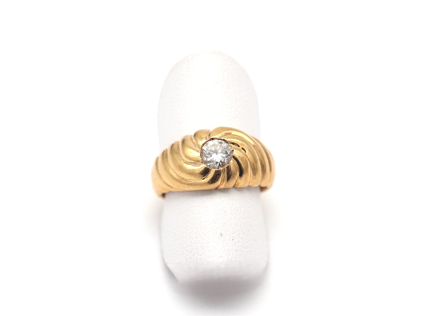 Bague tourbillon godronné en or jaune 750 mil — vue 2