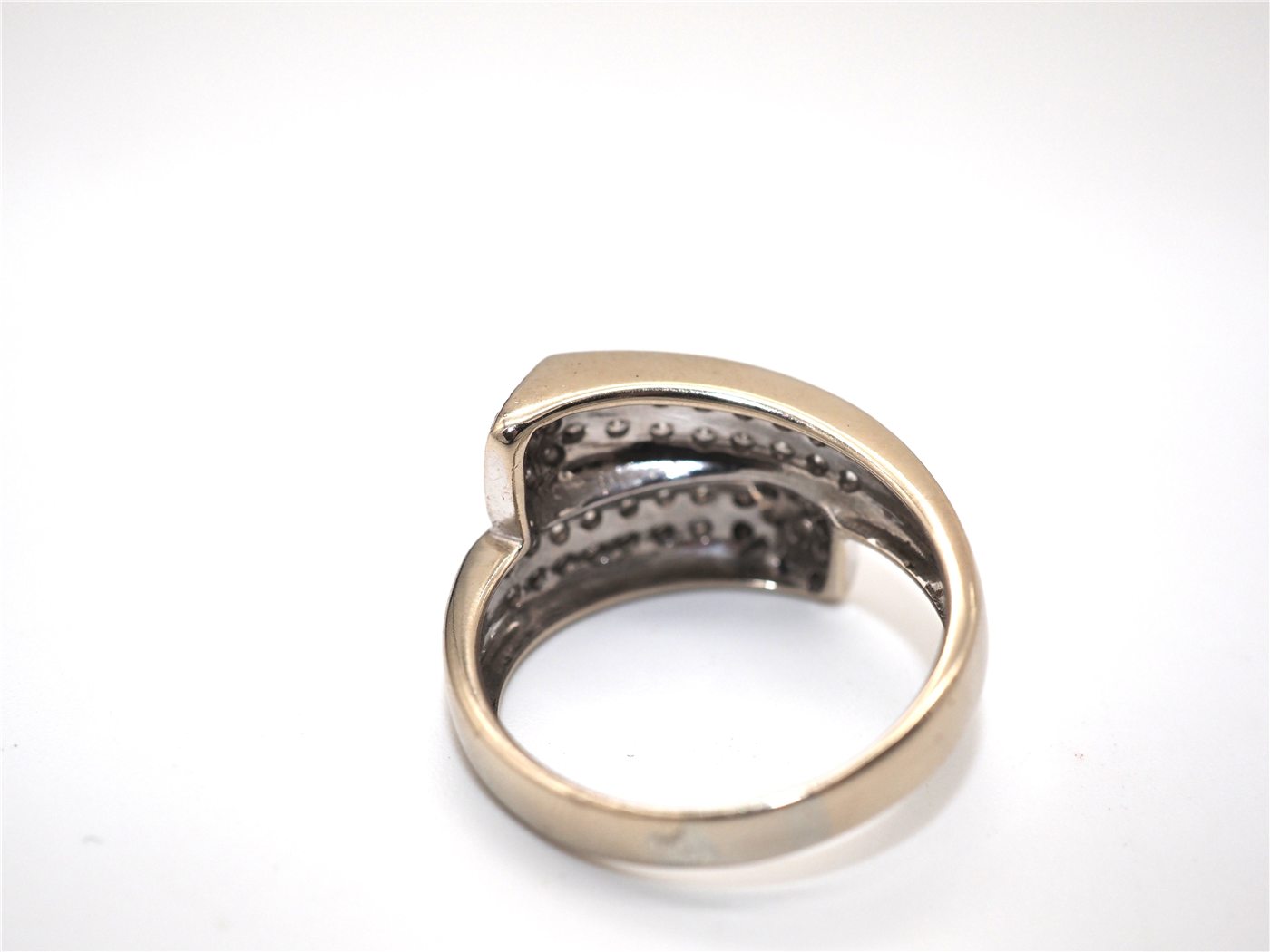 Bague en or blanc et diamants — vue 2