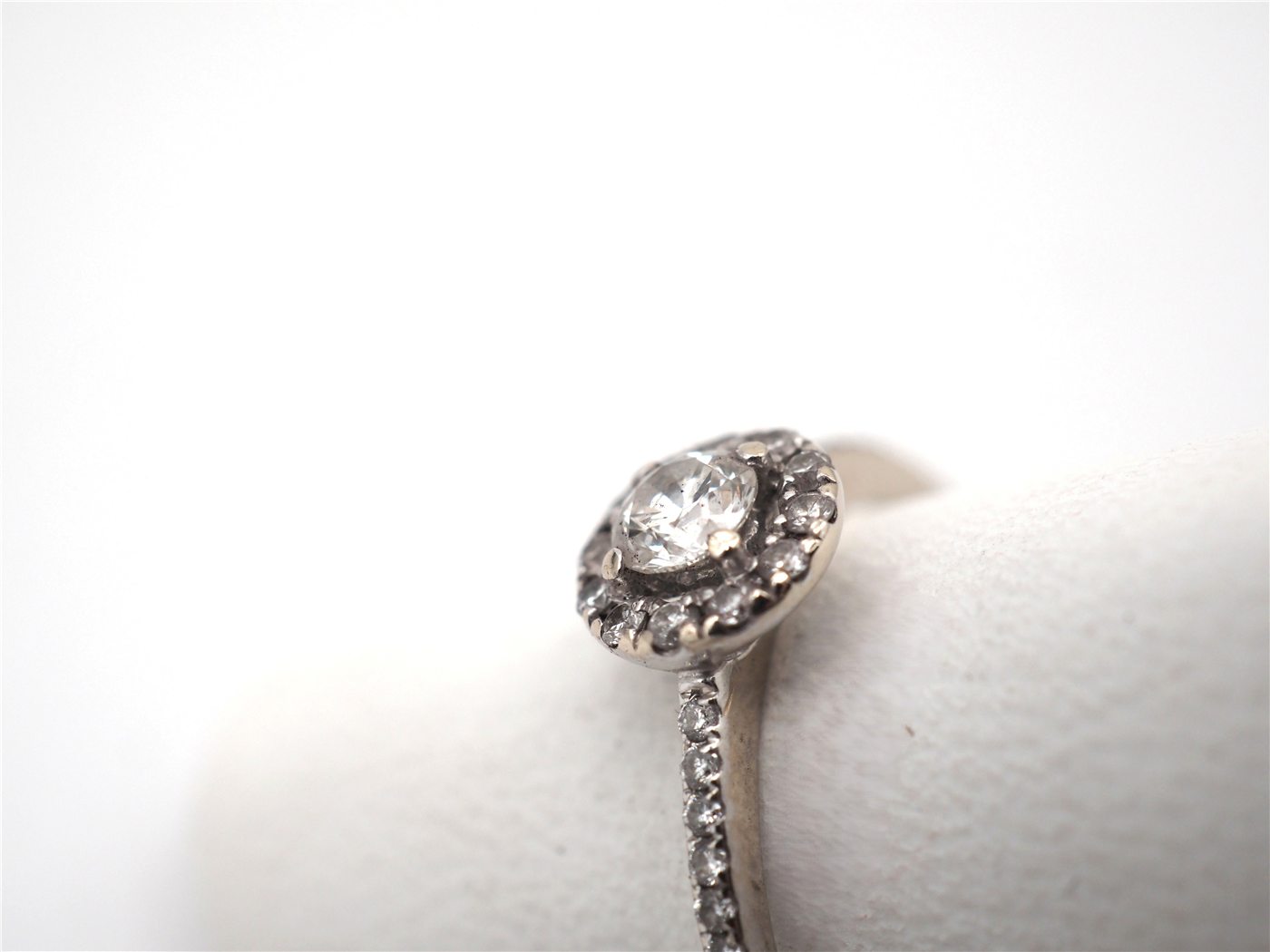 Bague en or blanc 750 avec diamants — vue 2