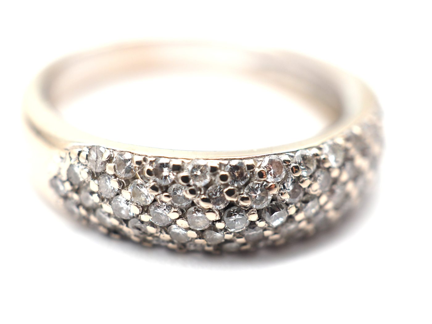 Bague jonc pavage or jaune 750 et diamants — vue 4