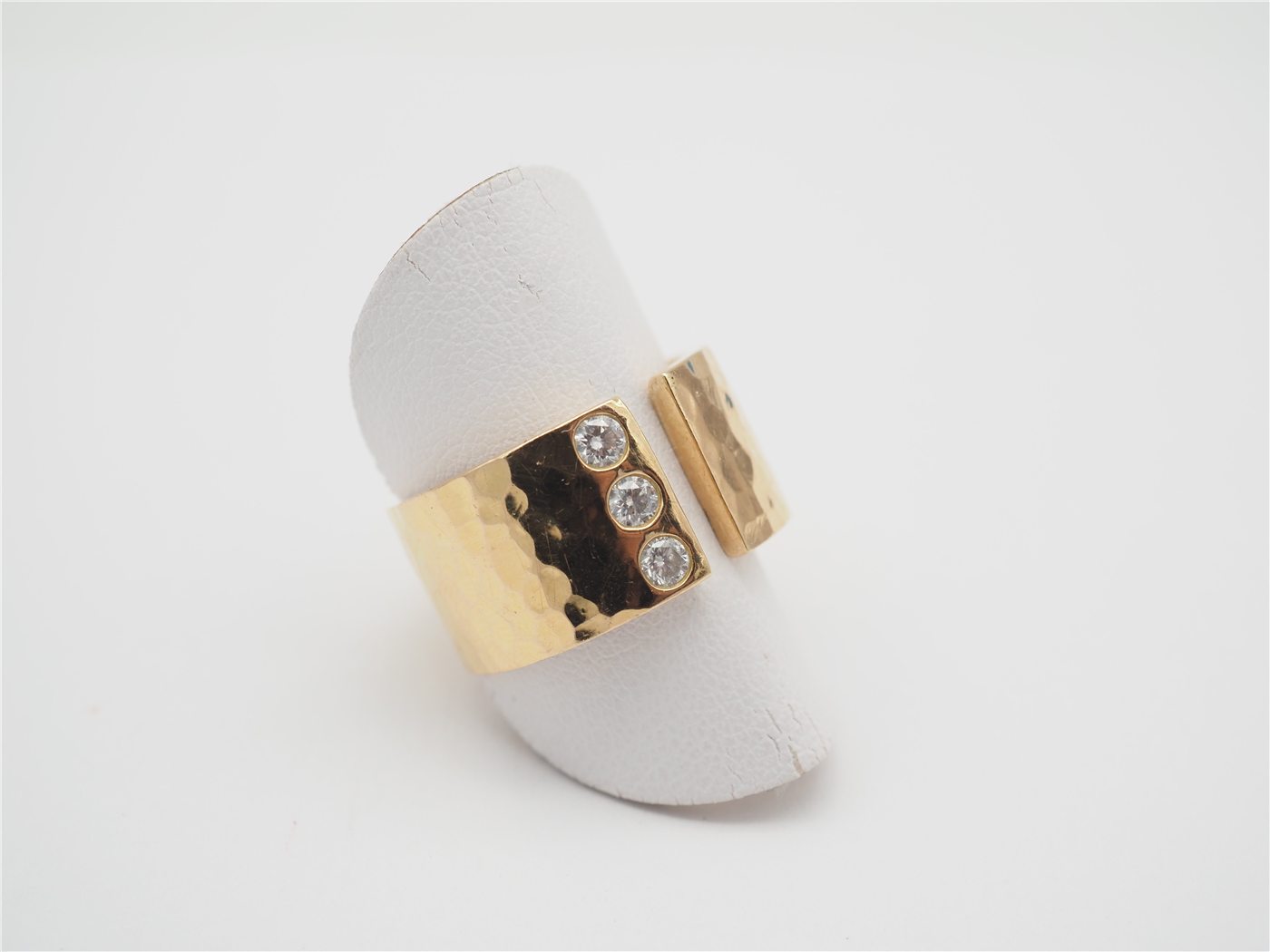 Bague en or jaune 750 mil avec diamants