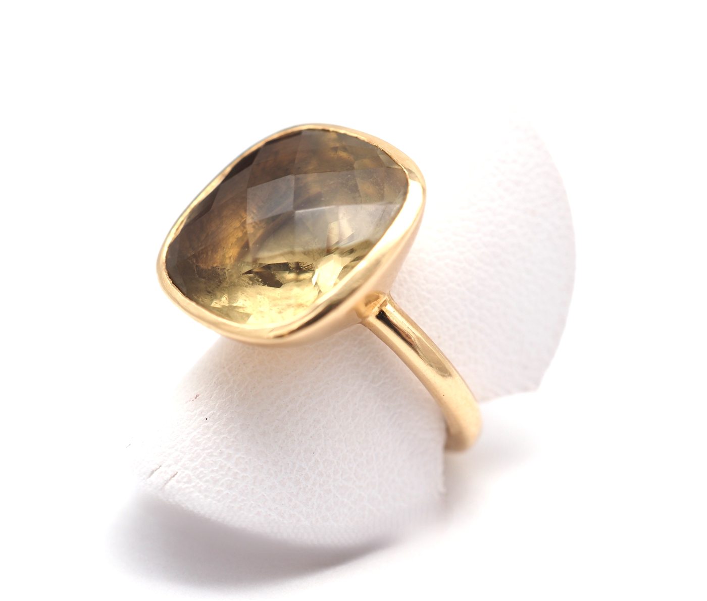 Bague en or jaune 750 mil et Citrine