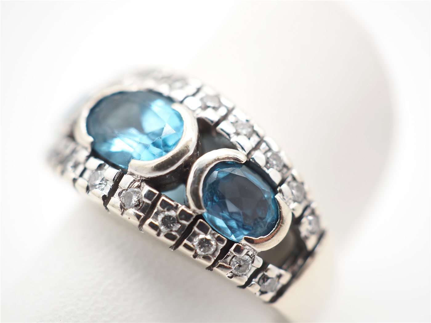 Bague or blanc et topaze — vue 4