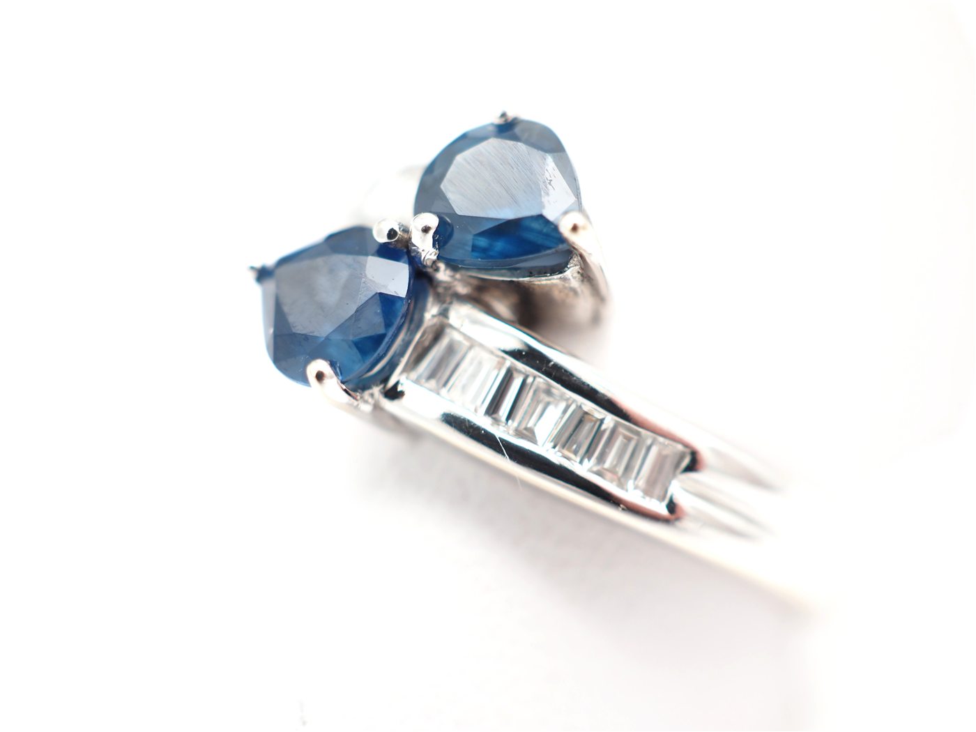 Bague toi et moi en or blanc 750, saphirs et diamants — vue 2