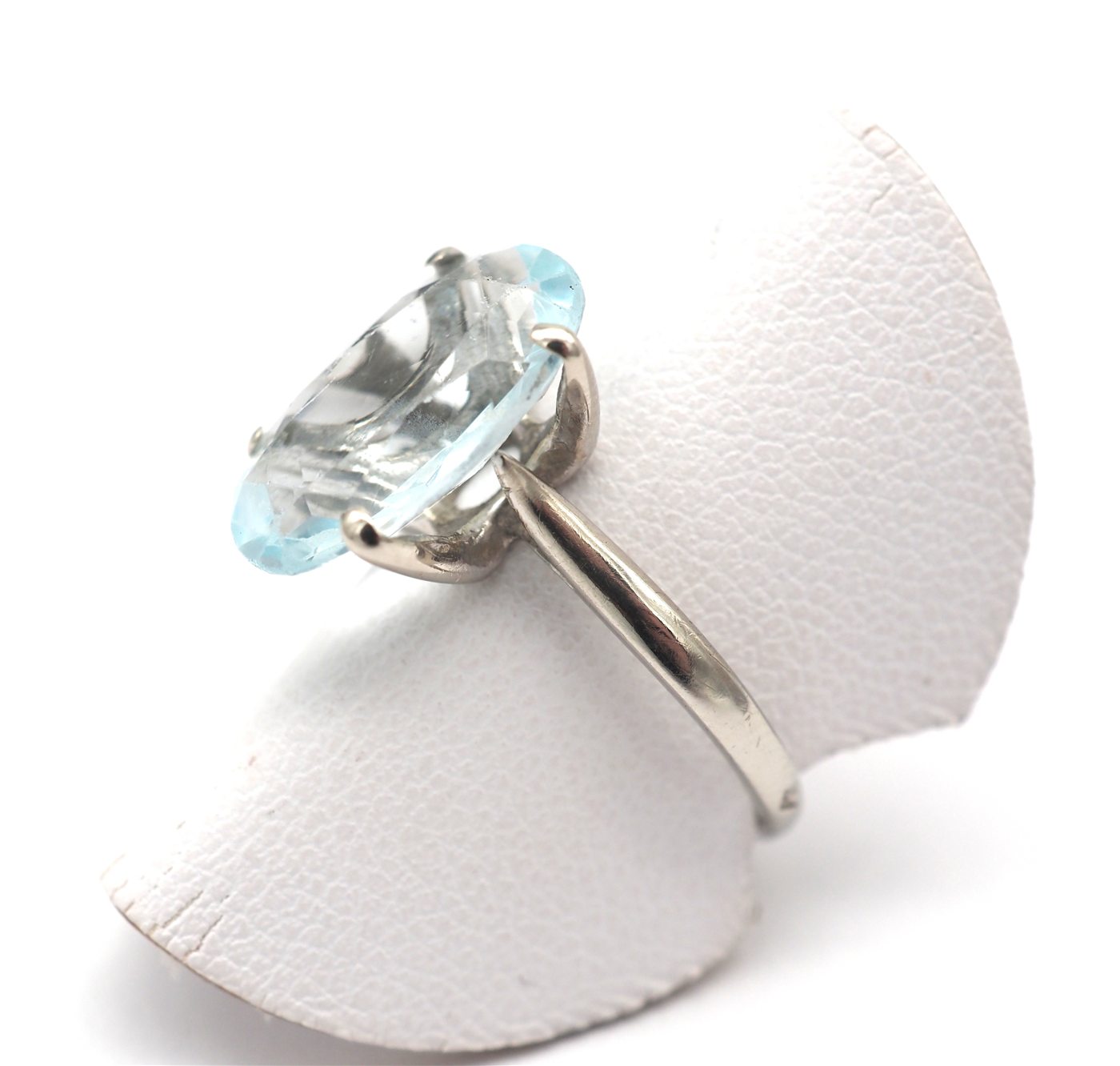 Bague aigue marine en or blanc 750