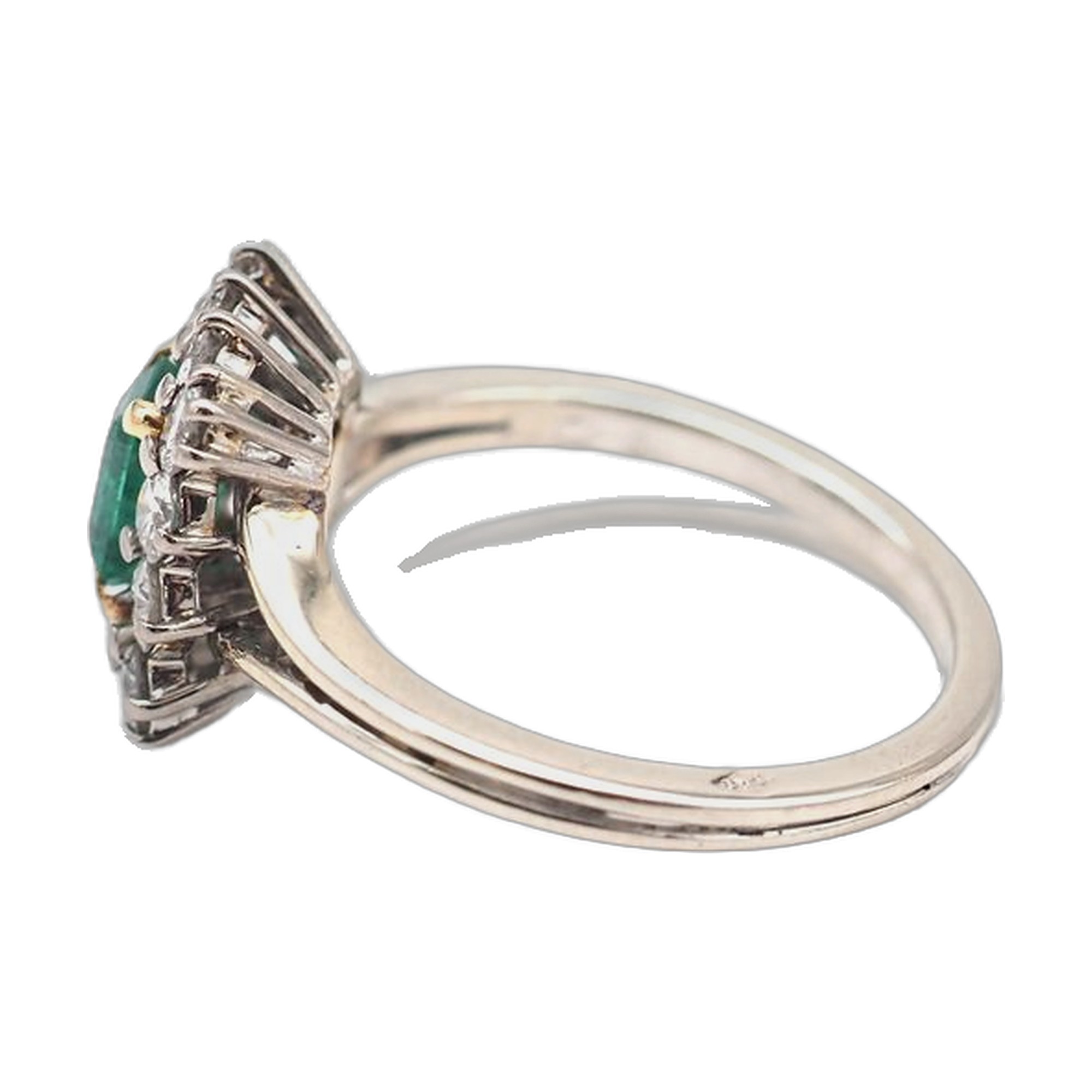 Bague or blanc 750 mil, émeraude et diamants — vue 2