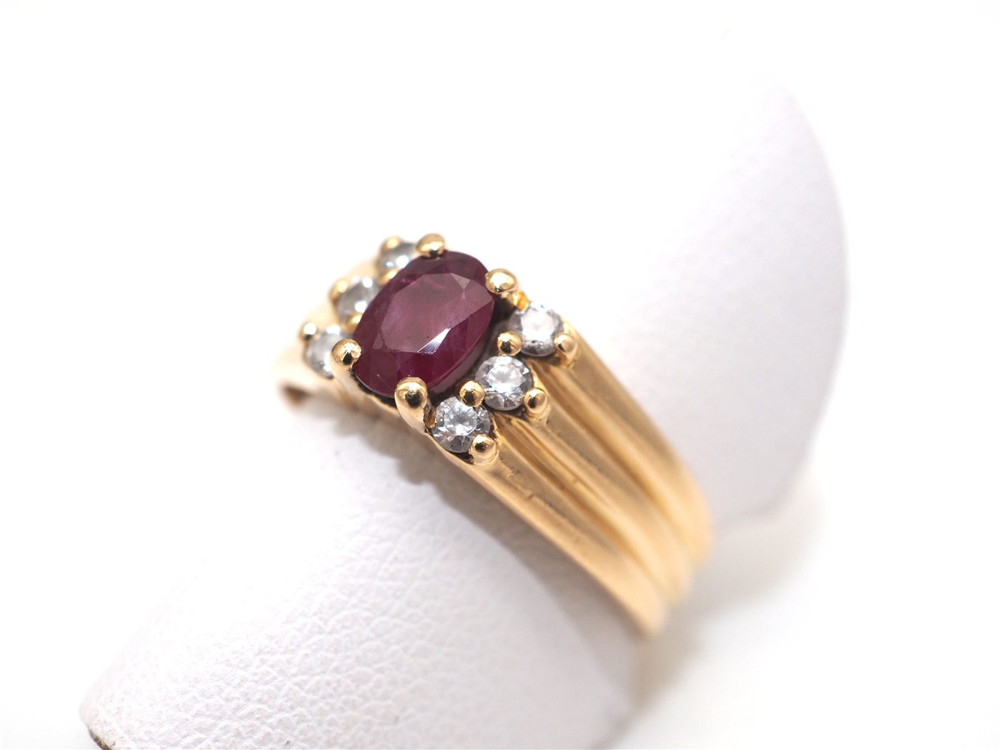 Bague en or jaune 750 mil et rubis — vue 2