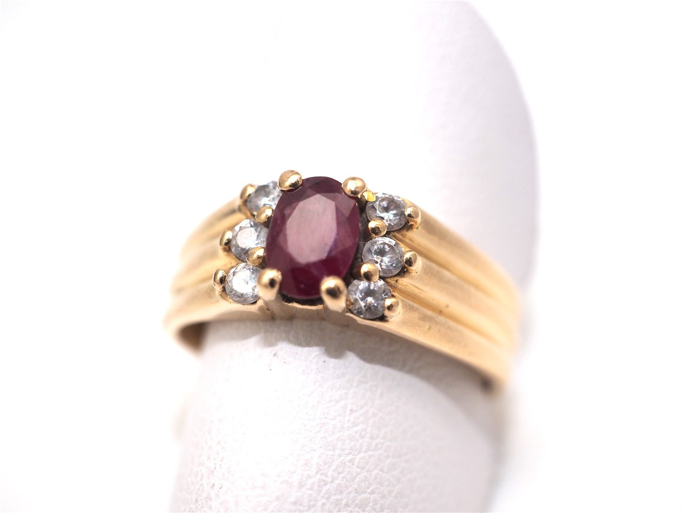Bague en or jaune 750 mil et rubis — vue 3