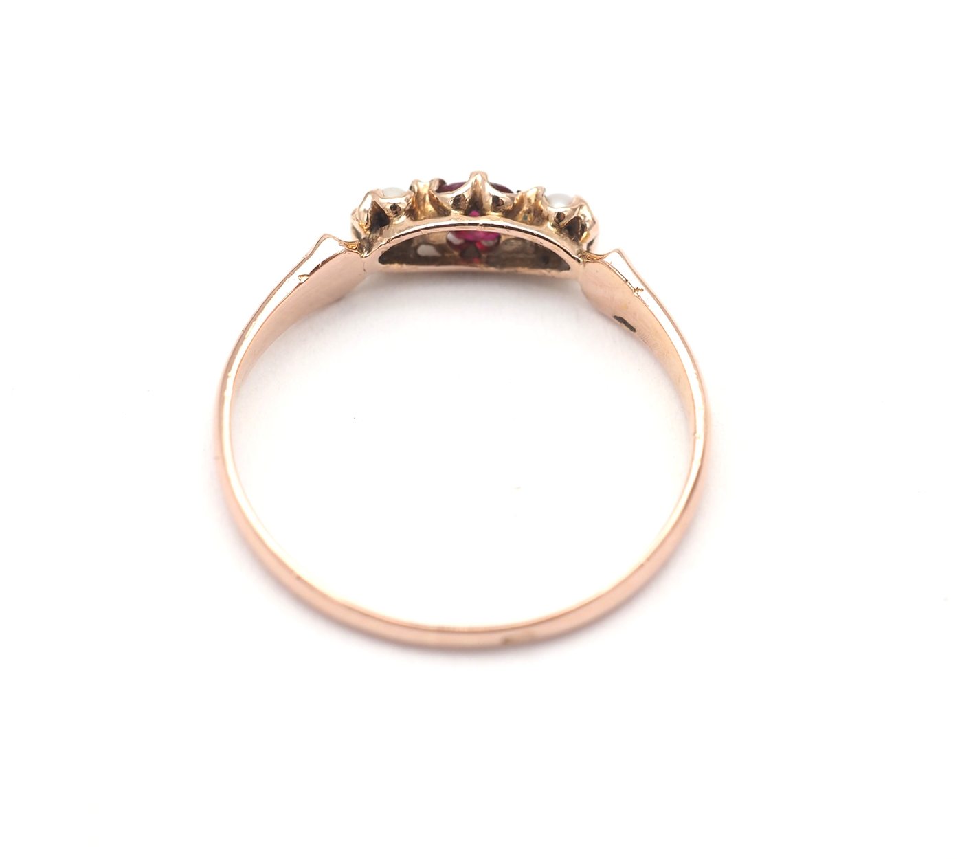 Bague en or 750 mil rubis et demis perles — vue 3