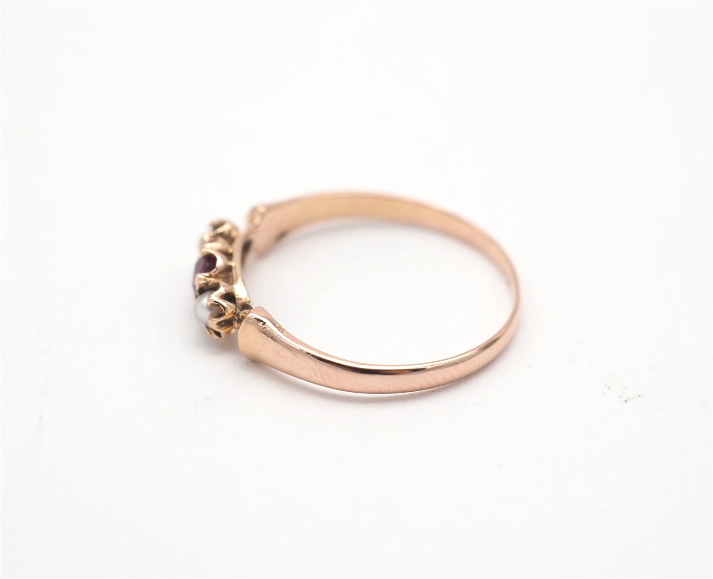 Bague en or 750 mil rubis et demis perles — vue 4