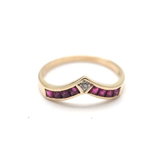Bague en or jaune 750 mil avec rubis et diamant