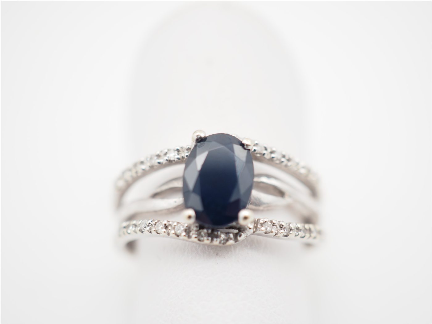 Bague or blanc 750, diamants et saphir — vue 2