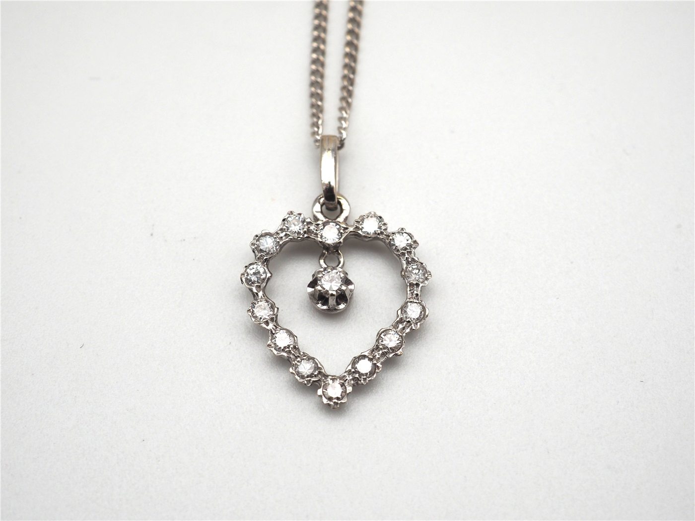Collier or blanc 750 coeur et diamants chaine gourmet