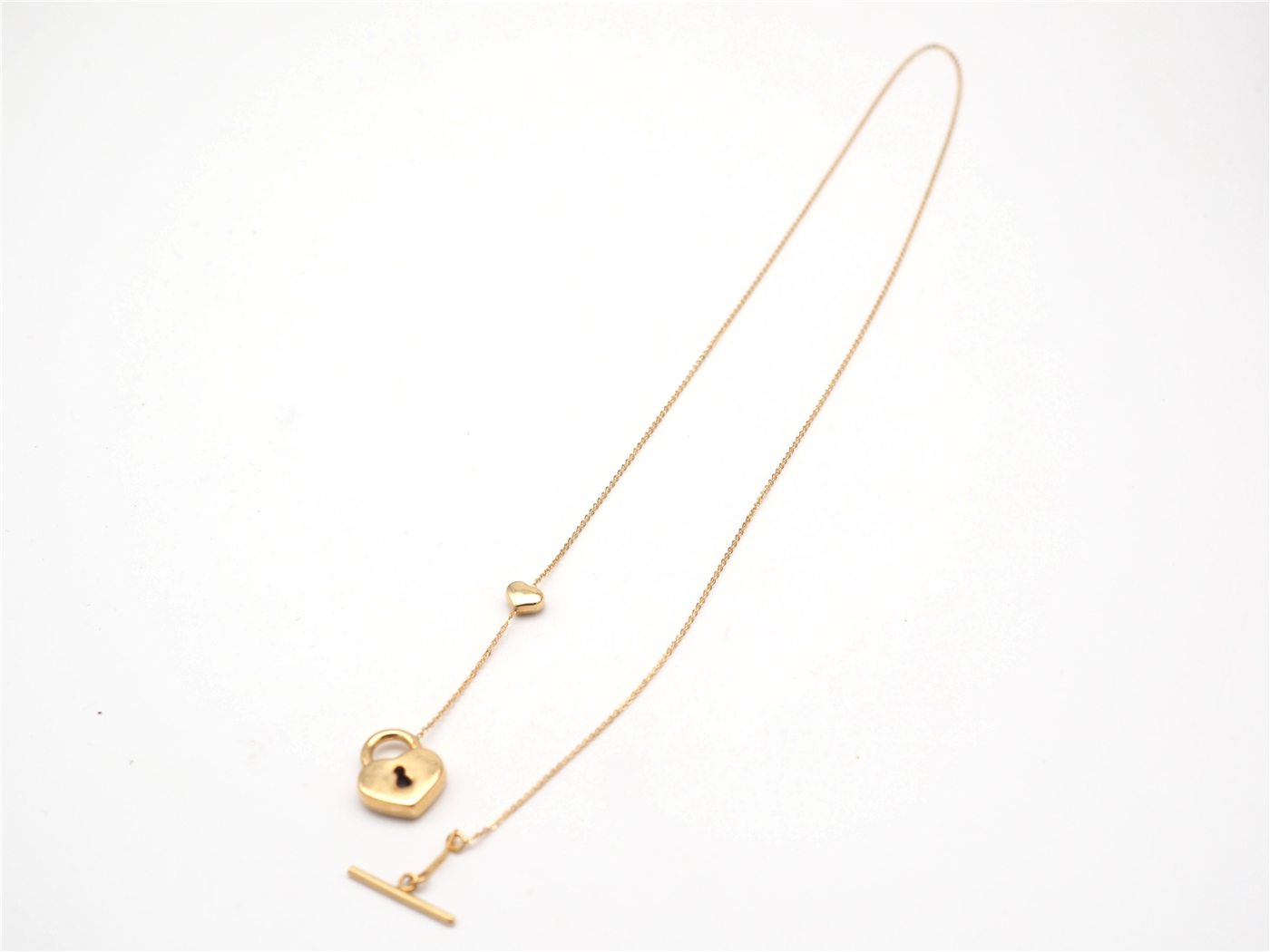 Chaîne en or jaune avec pendentif cadenas et cœur — vue 3