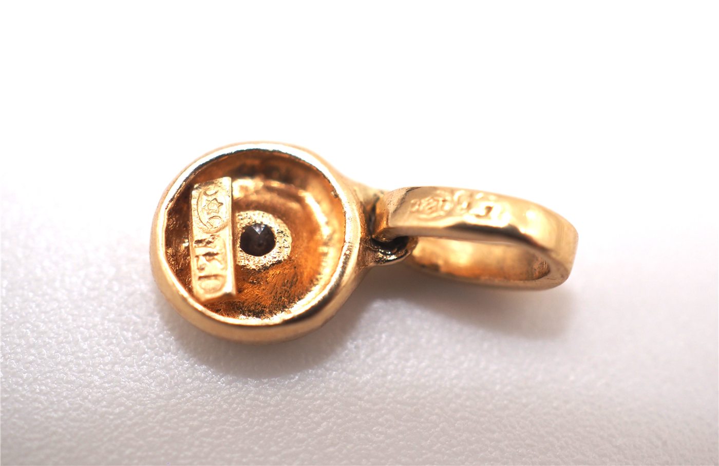 Pendentif or jaune 750 mil et diamant — vue 3