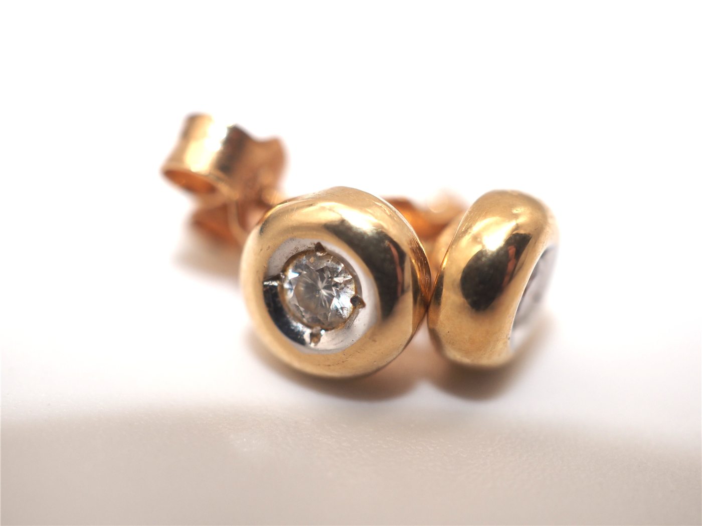 Boucles d'oreilles or jaune et diamants — vue 2