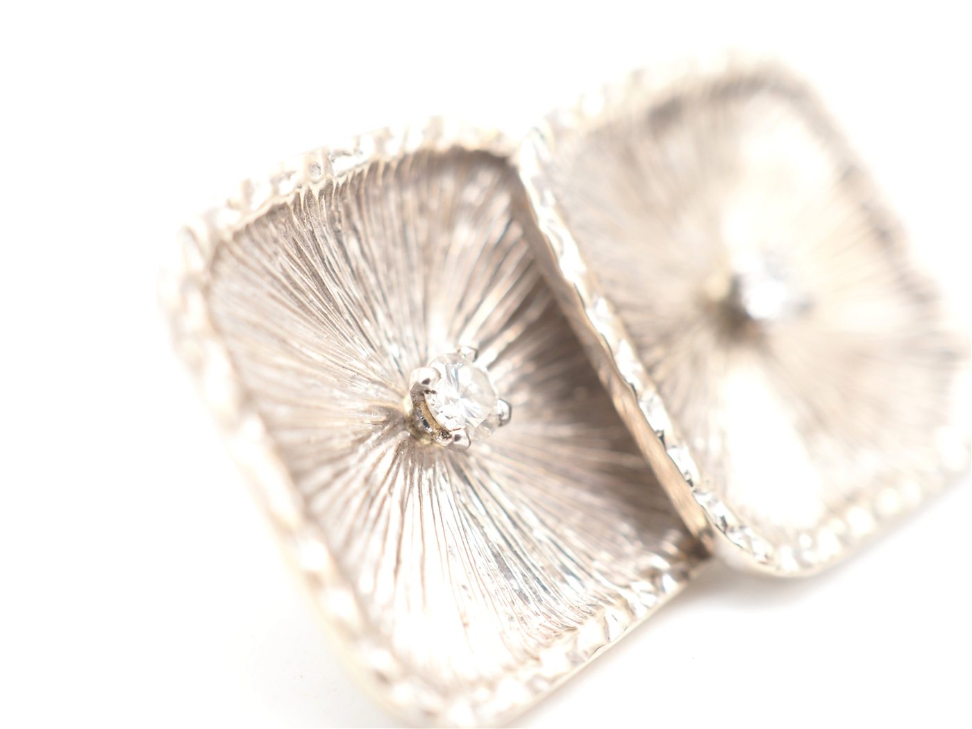 Boucles d'oreilles or blanc, diamant & fermoir Alpa — vue 3