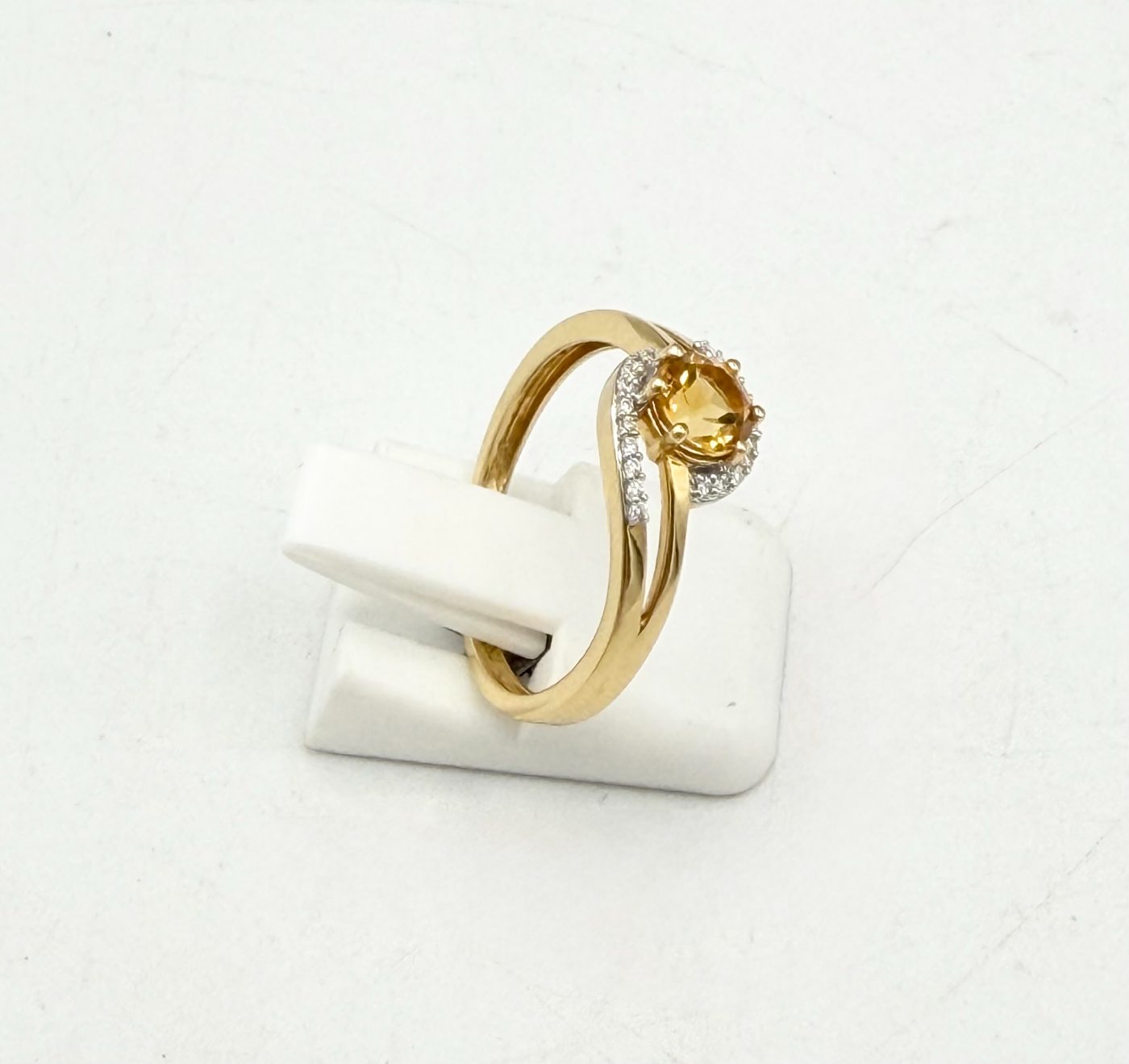 Bague tourbillon Or jaune 750, Saphir jaune et diamants — vue 2