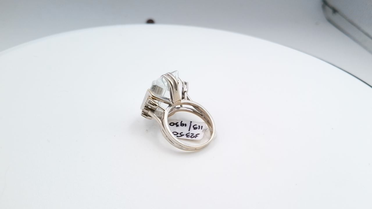 bague en or blanc cocktail année 1960 aigue marine et diamant — vue 2