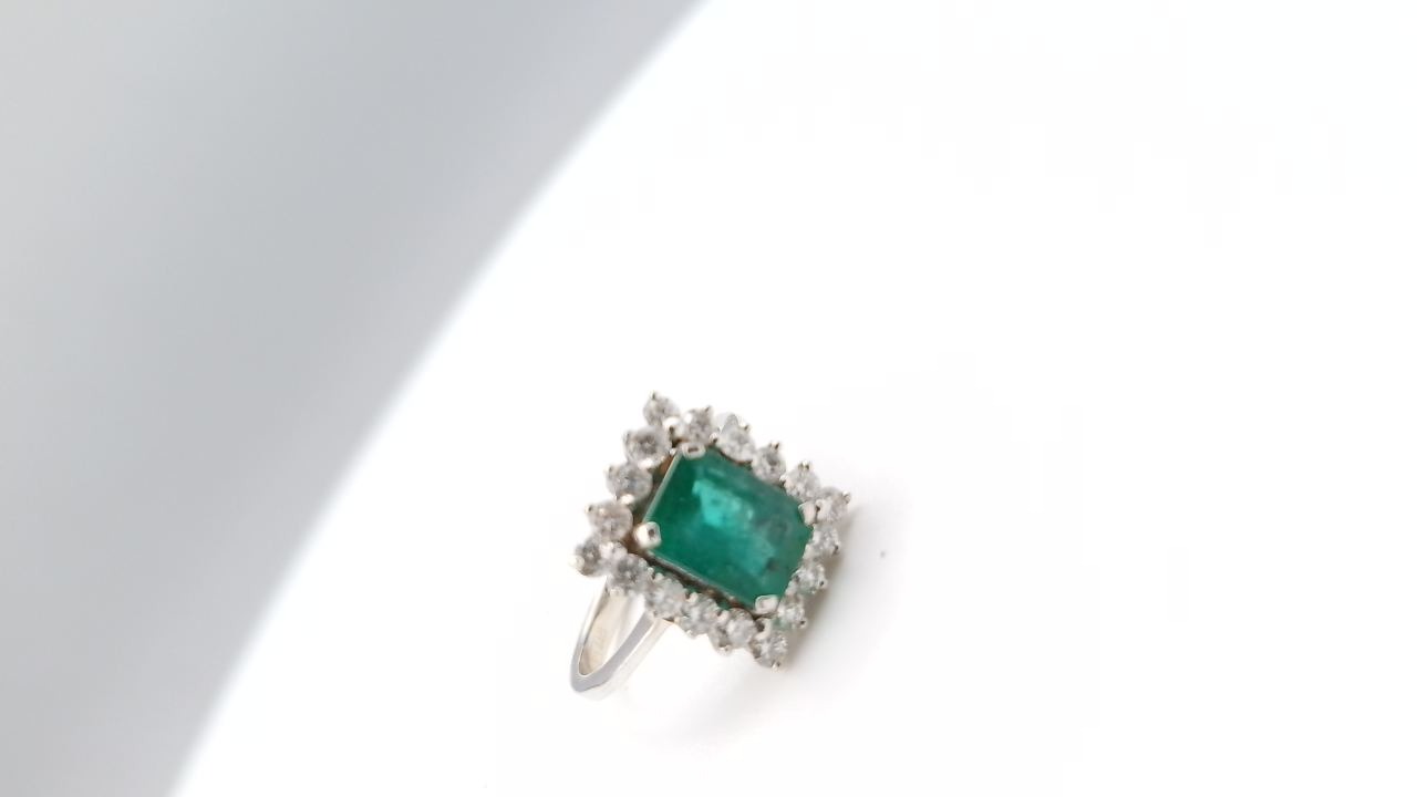 bague or blanc  emeraude de 2.3ct — vue 3