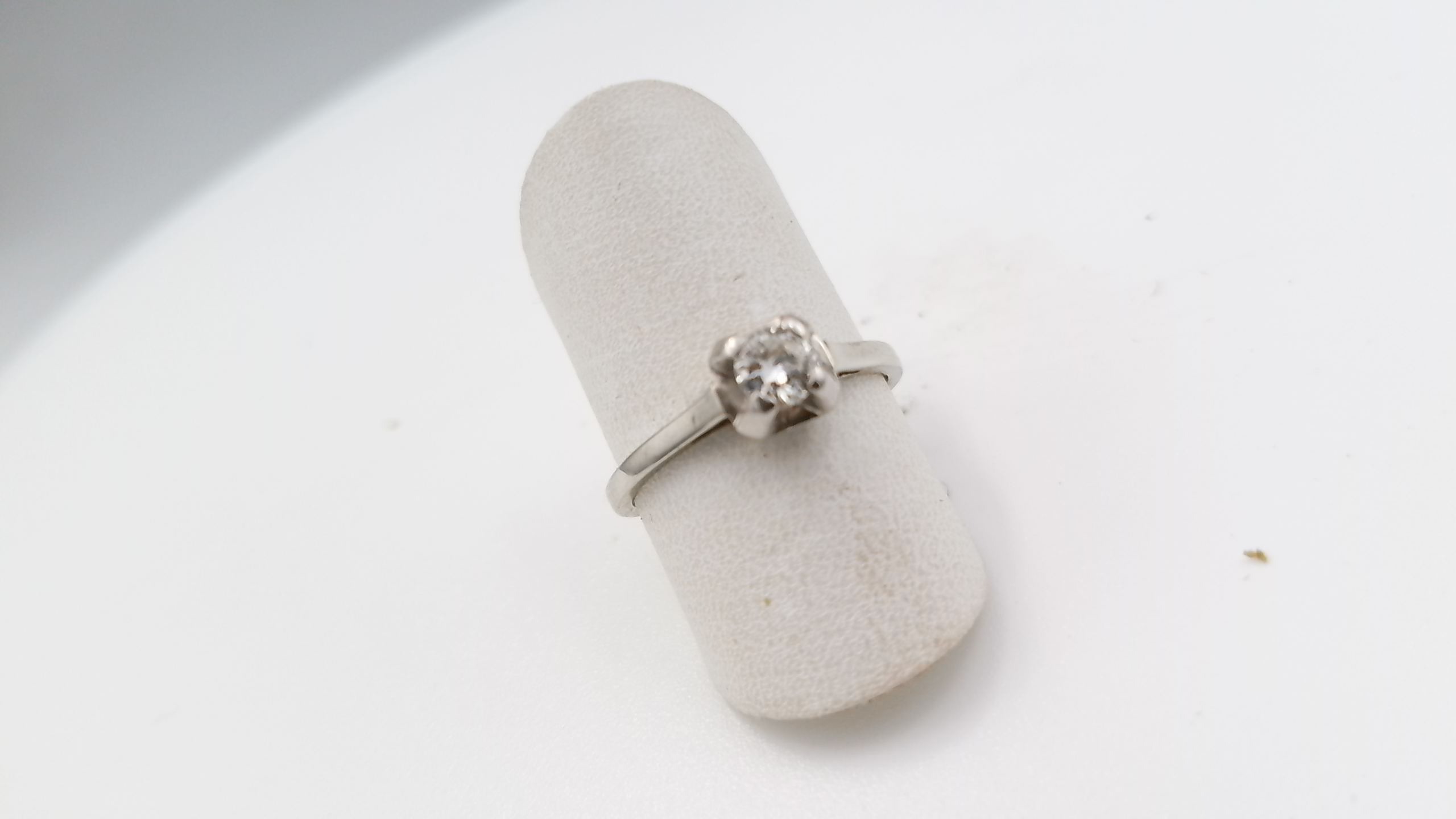 Bague or blanc et diamant