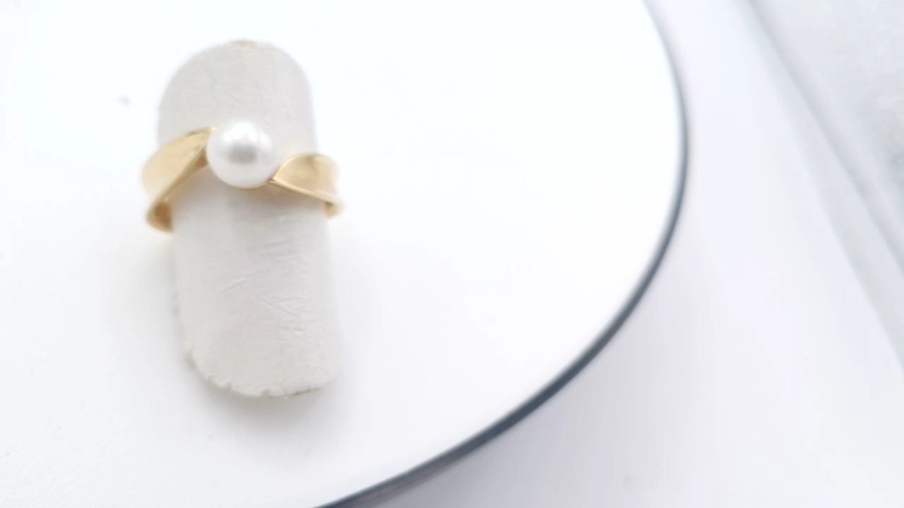 bague en or jaune 18K avec perle — vue 2