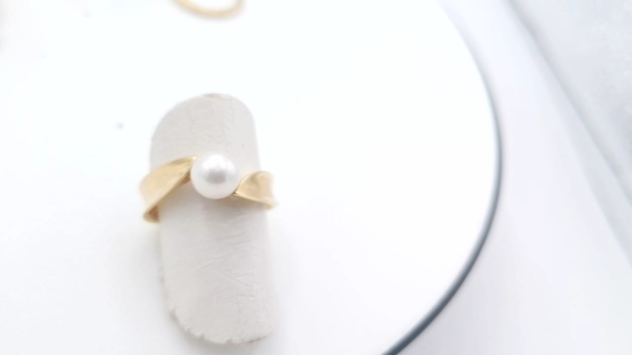 bague en or jaune 18K avec perle — vue 4