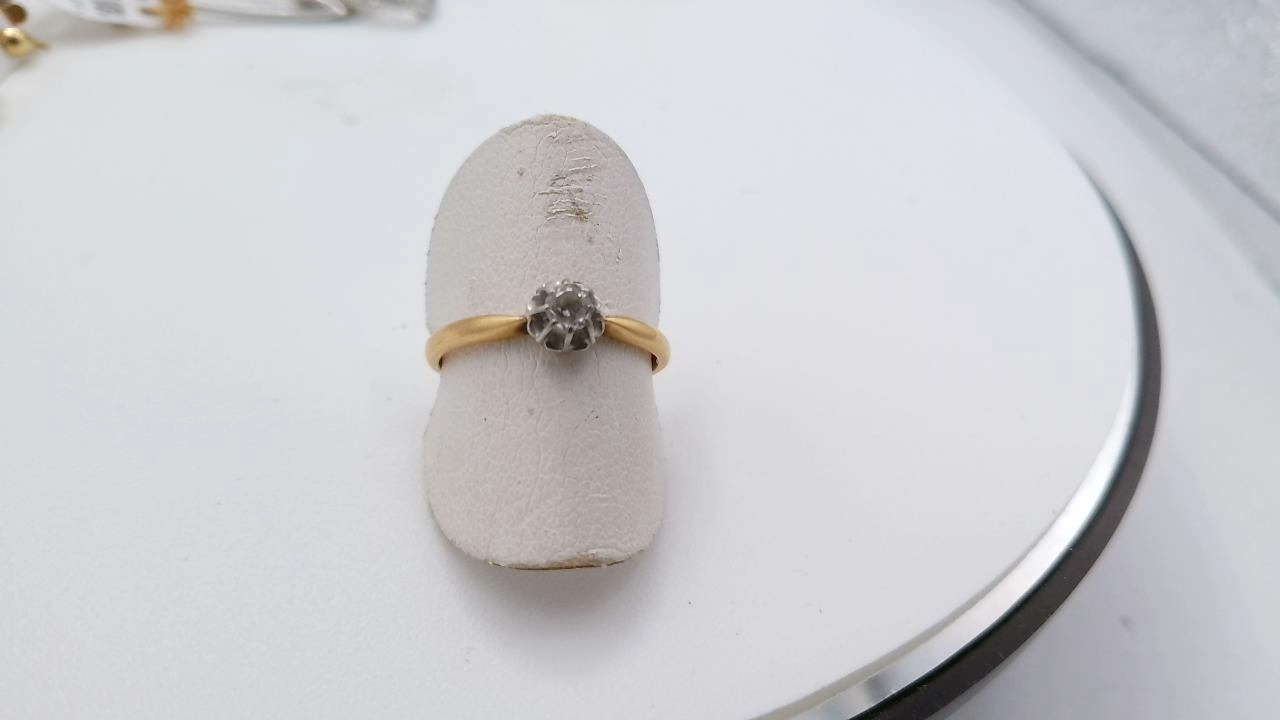 bague solitaire diamant or jaune  1950 — vue 3