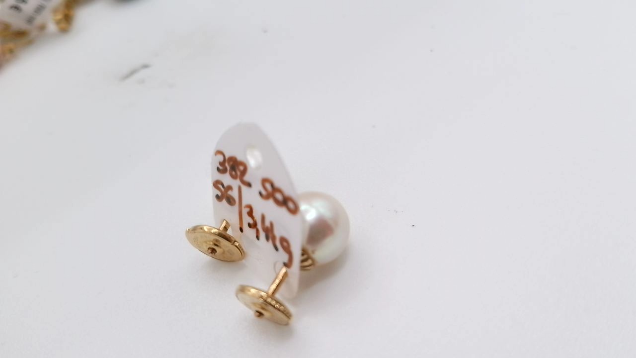 boucles d'oreilles perle avec tige et alpa or 18K — vue 4
