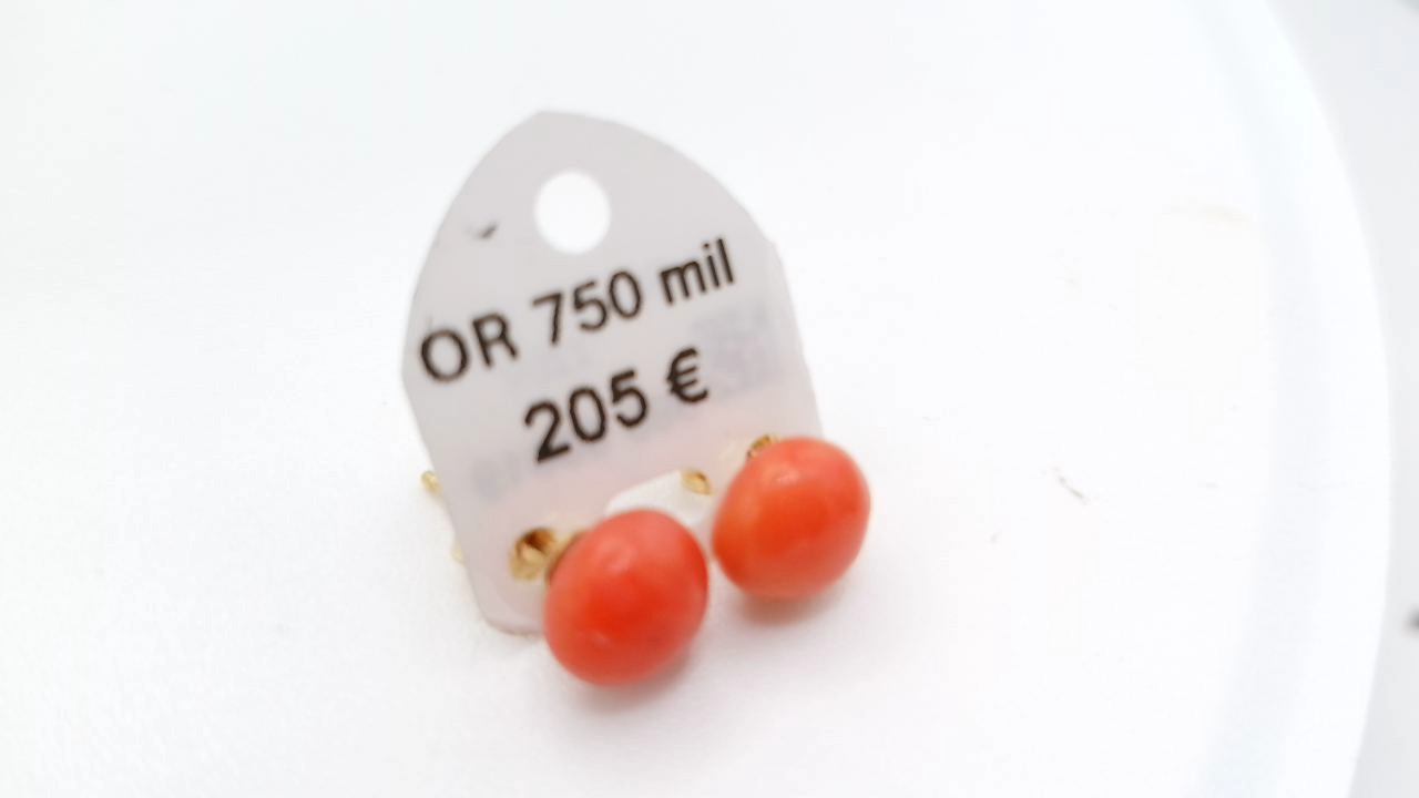 boucles d'oreilles en corail de mediteranée or jaune 18K — vue 4