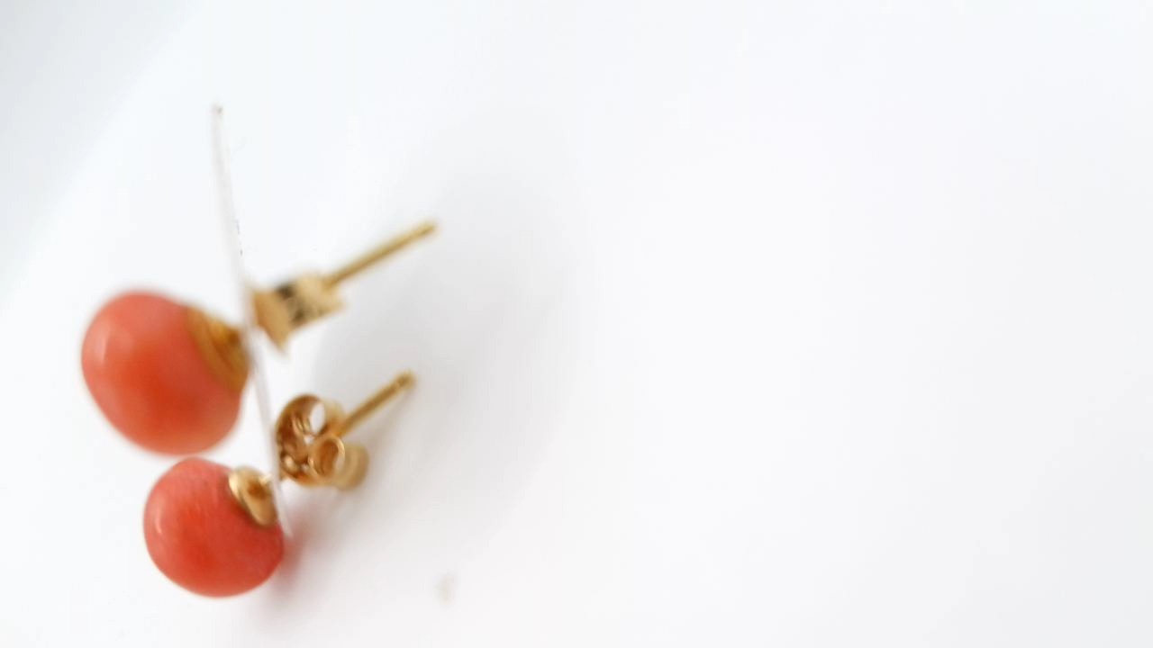 boucles d'oreilles en corail de mediteranée or jaune 18K — vue 5
