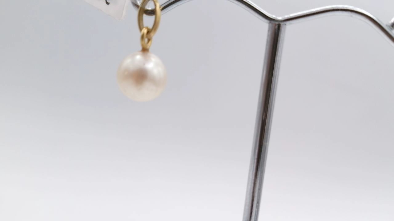 Pendentif perle blanchez