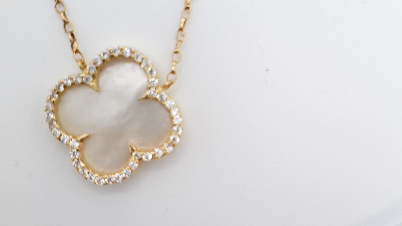 collier nacre trefle a 4 feuilles — vue 2