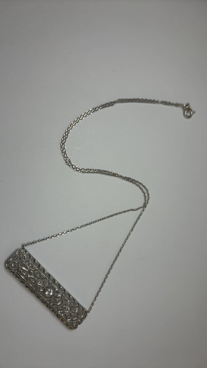 Collier or blanc 750 et pendentif, platine et diamants