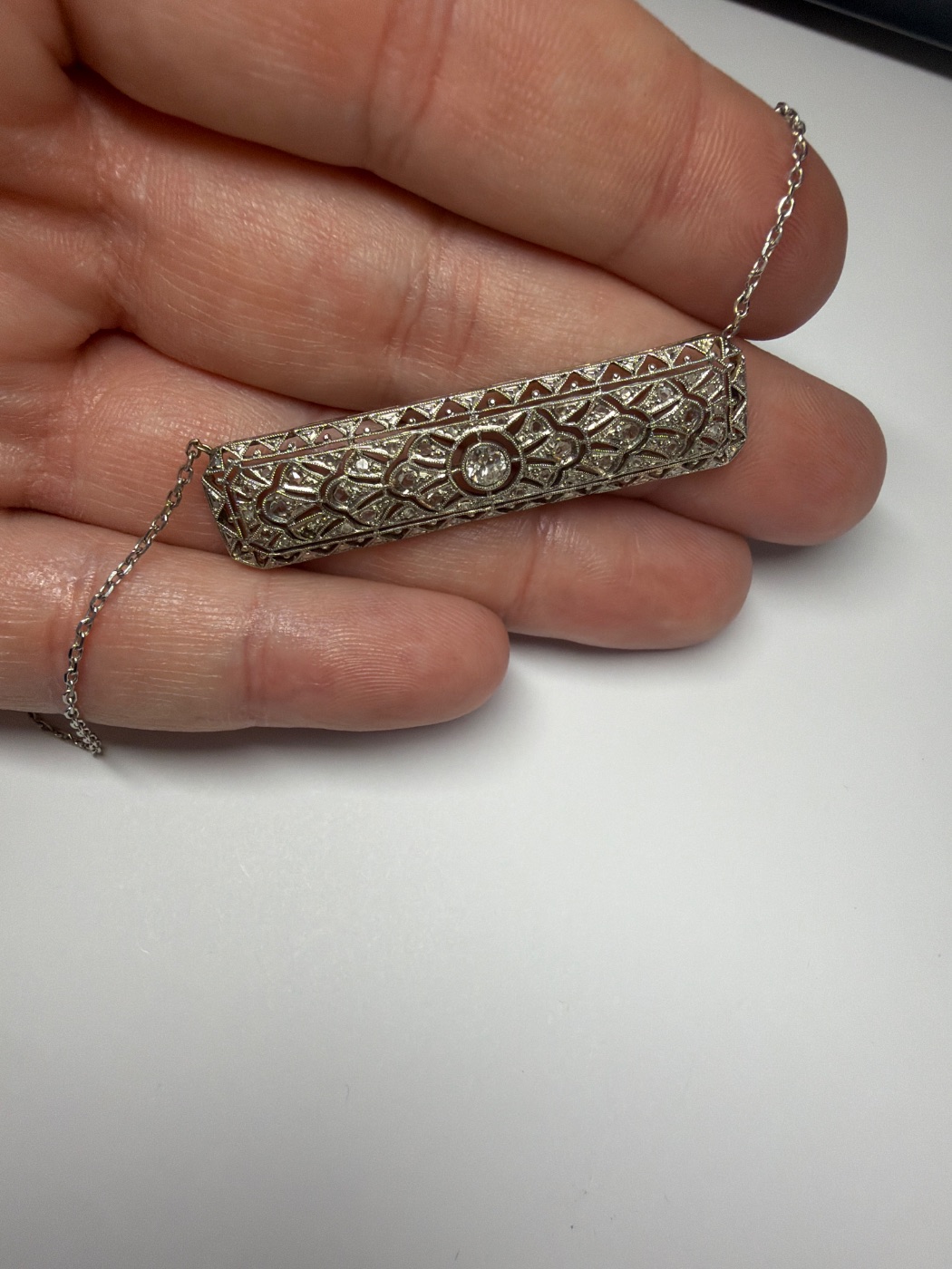 Collier or blanc 750 et pendentif, platine et diamants — vue 5